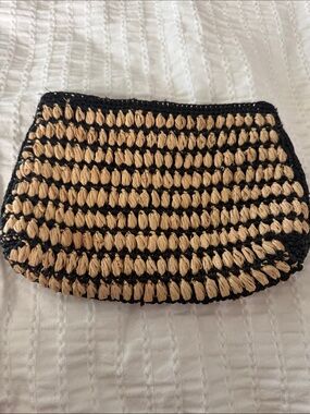 Mar y Sol
Woven Straw Clutch with Black Trim